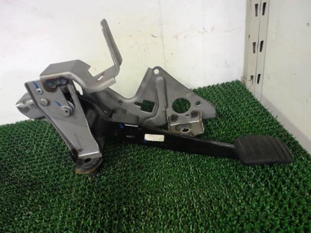 Pedale de frein RENAULT CLIO 4 PHASE 2 Diesel - 1