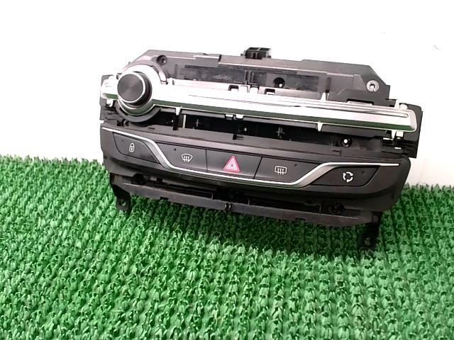 Bouton de warning PEUGEOT 308 2 PHASE 1 Diesel - 1