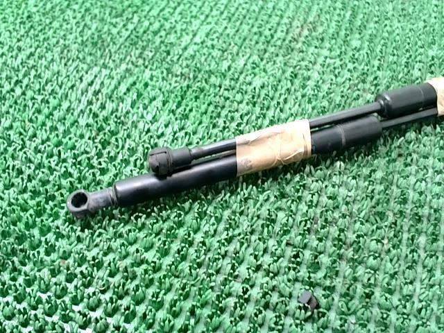 Verin de capot BMW SERIE 1 E87 PHASE 1 Diesel - 1