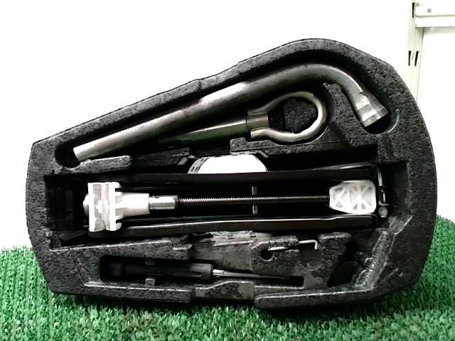 Cric (Ensemble depannage) VOLKSWAGEN POLO 5 PHASE 1 Diesel - 1