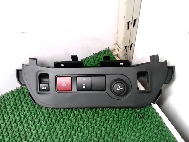 Bouton de warning CITROEN BERLINGO 2 PHASE 1 Diesel - 1