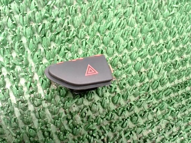 Bouton de warning NISSAN JUKE 1 PHASE 1 Diesel - 1