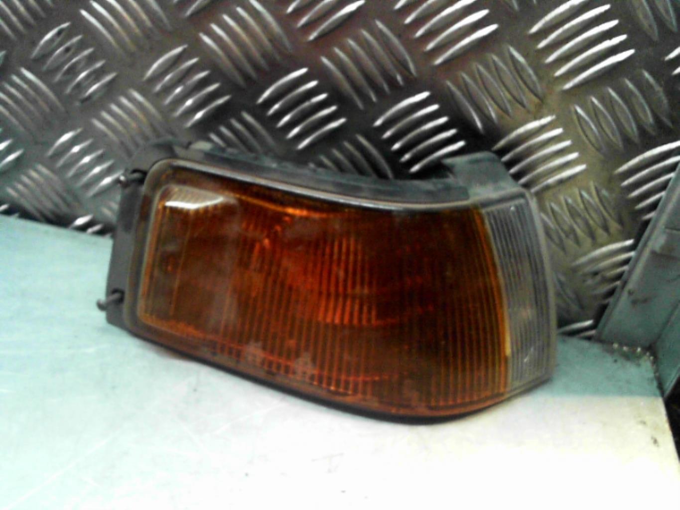 Optique avant secondaire droit (feux)(clignotant) MAZDA 323 4 PHASE 2  - 1