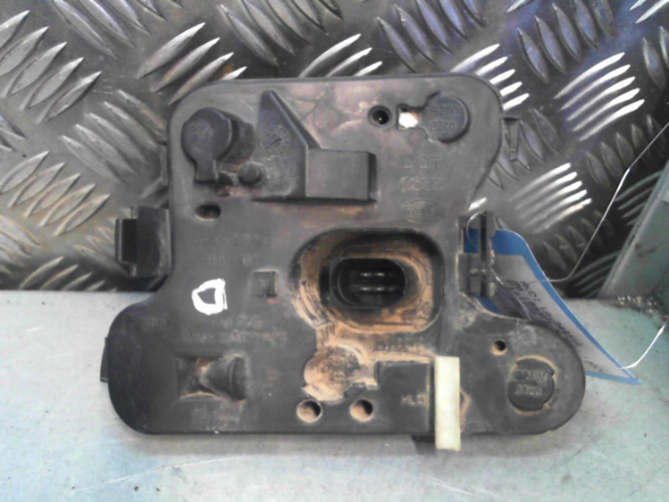 Platine feu arriere droit AUDI A4 2 PHASE 1 Diesel - 1