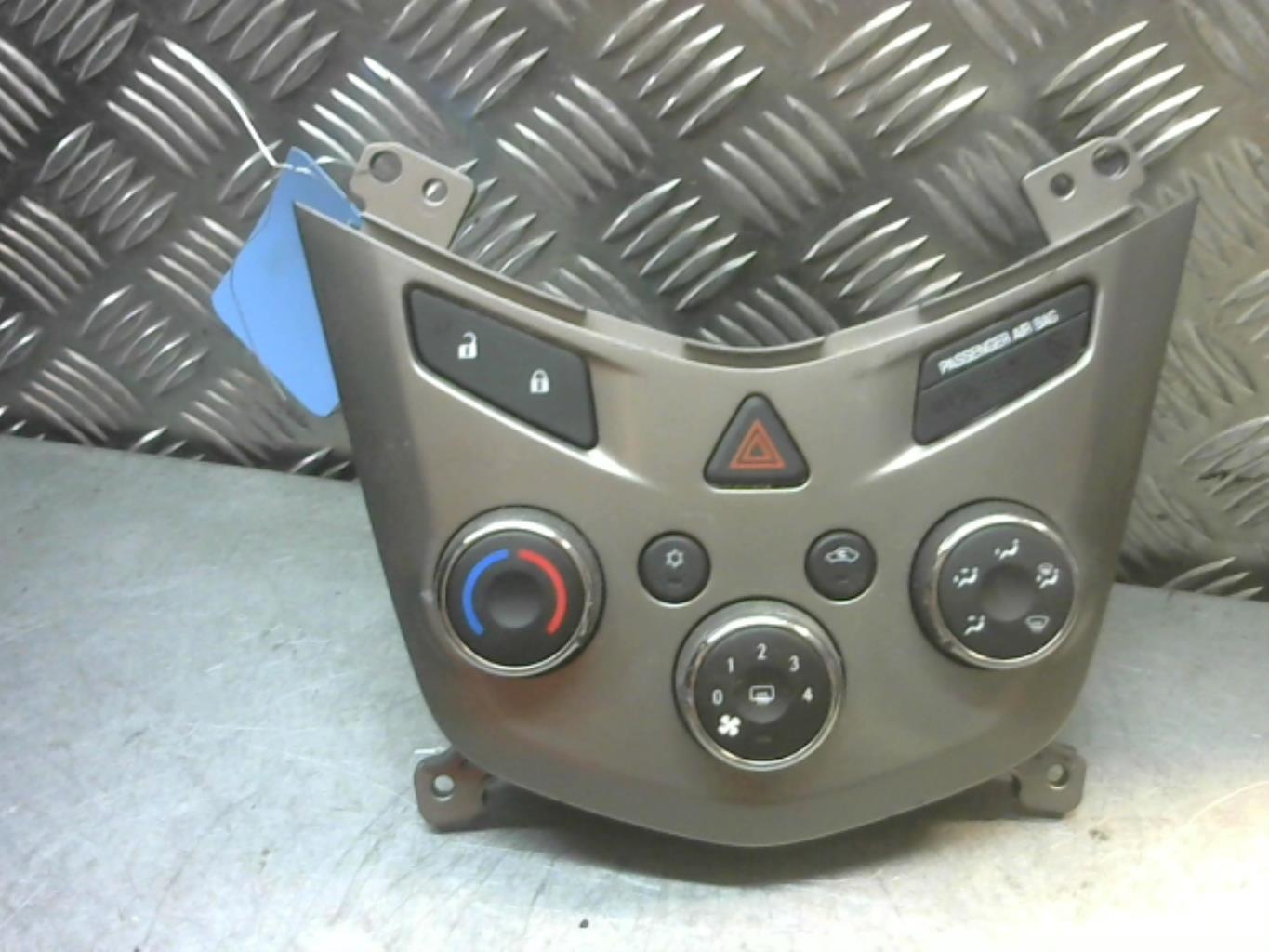 Commande chauffage CHEVROLET AVEO 2 Diesel - 1