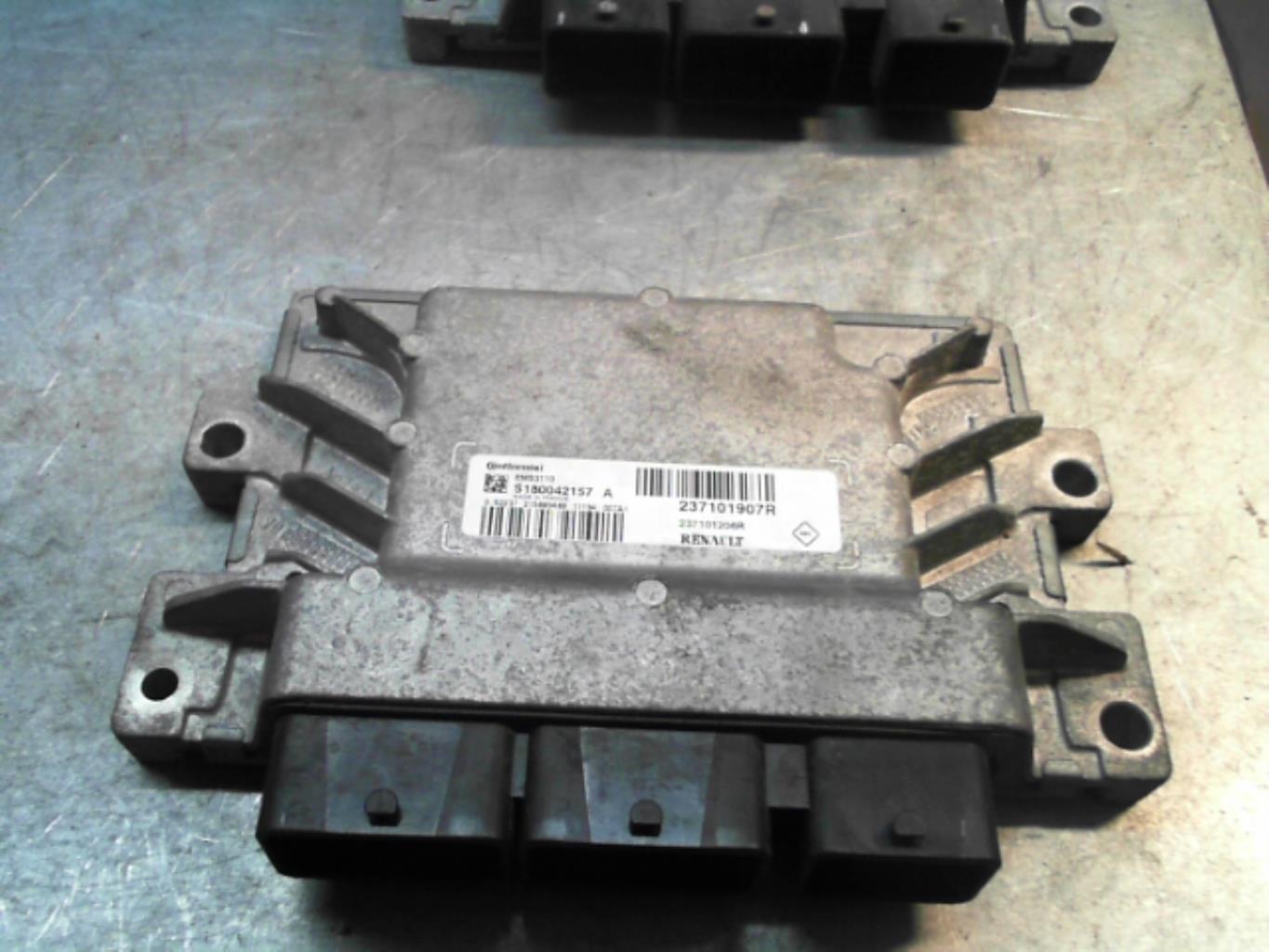 Calculateur RENAULT CLIO 3 PHASE 2 Essence - 1