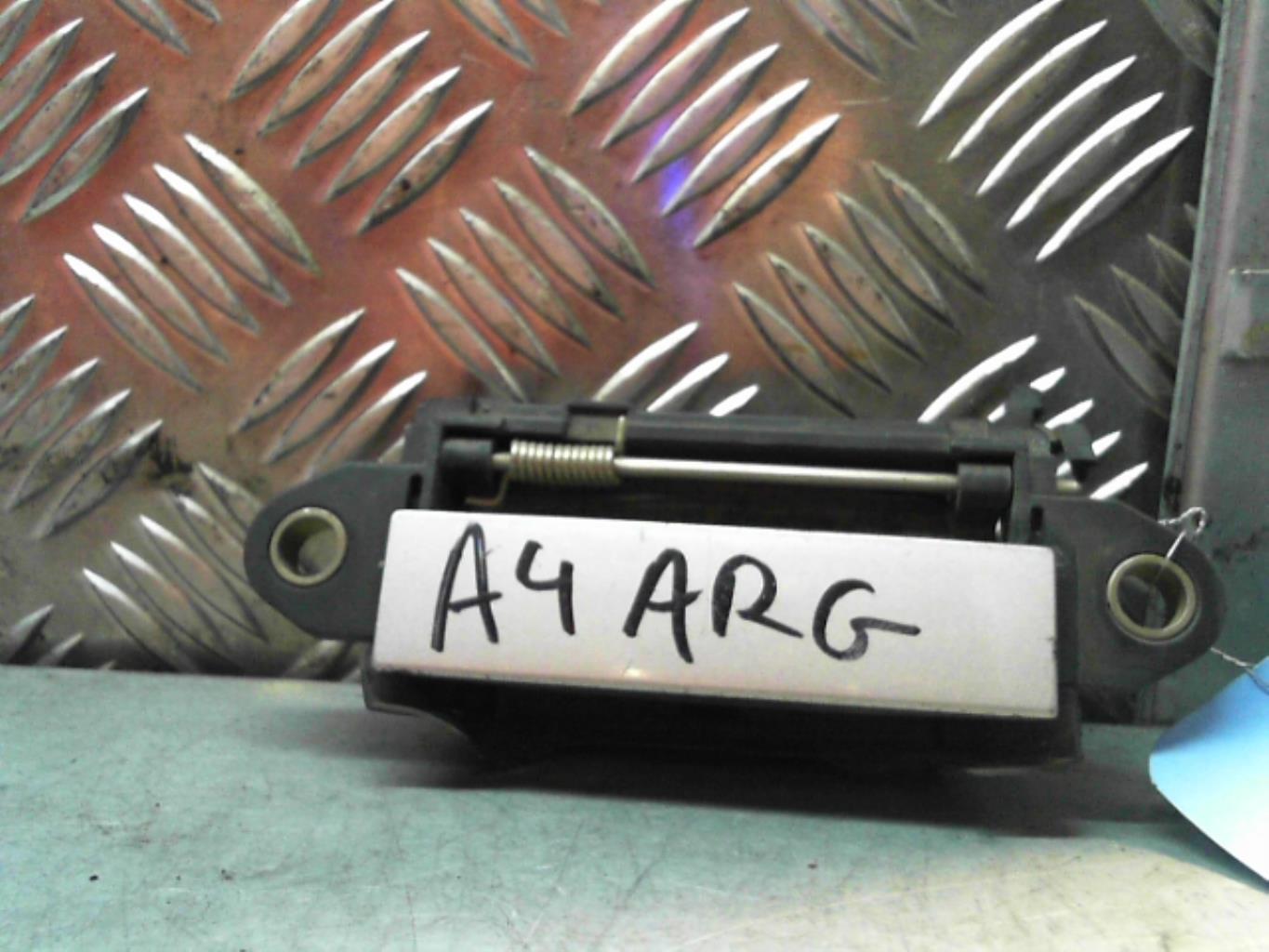 Poignee porte arriere gauche AUDI A4 4 AVANT BREAK Diesel - 1