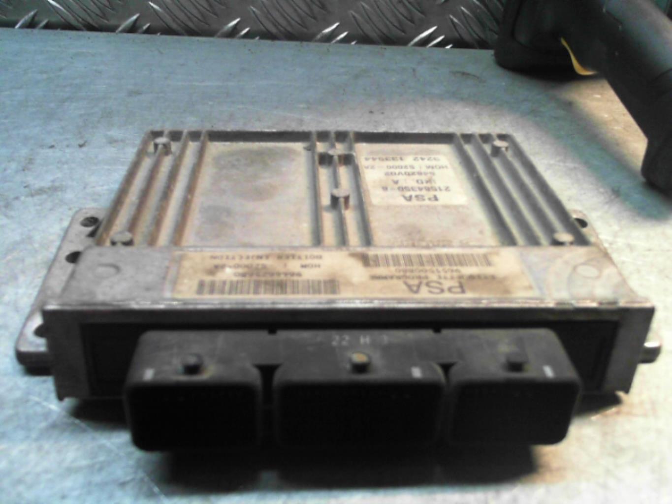 Calculateur PEUGEOT 206 PHASE 1 BREAK Essence - 1