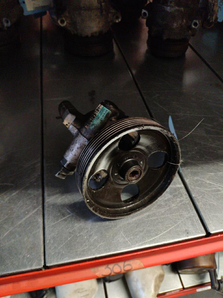 Pompe de direction RENAULT LAGUNA 1 PHASE 2  - 1