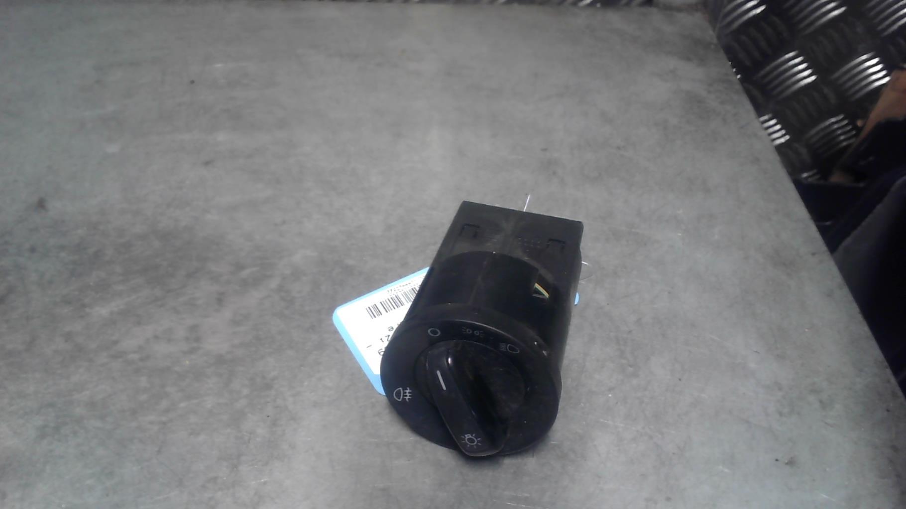 Commande de phare VOLKSWAGEN POLO 5 PHASE 1 Essence - 1