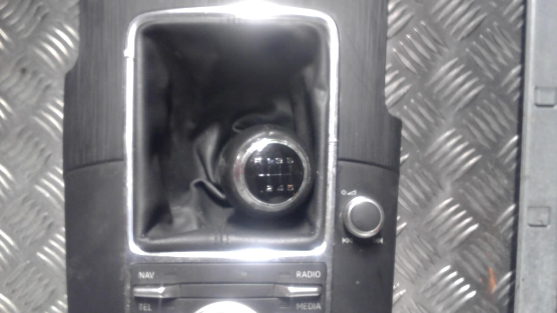 Console central (interieur plastique) AUDI A3 3 PHASE 1 Diesel - 1