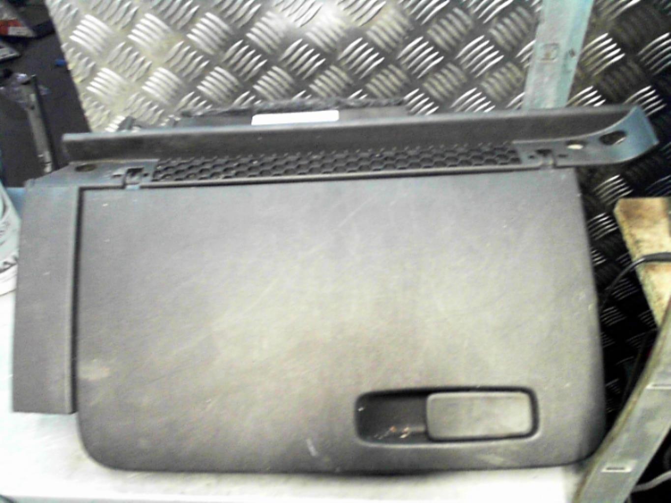 Boite a gants AUDI A1 1 SPORTBACK PHASE 1 Diesel - 1