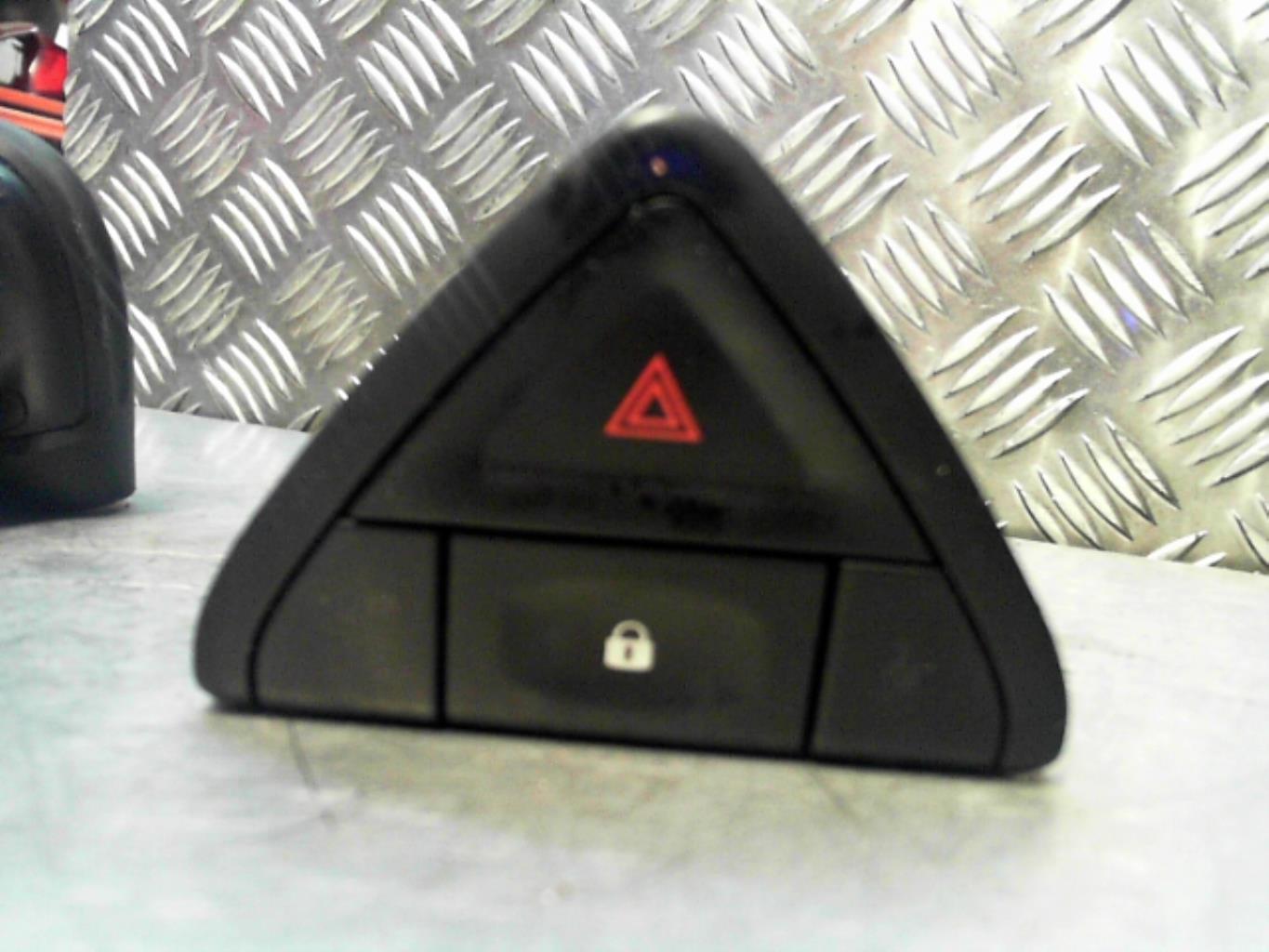 Bouton de warning RENAULT KOLEOS 1 PHASE 2 Diesel - 1