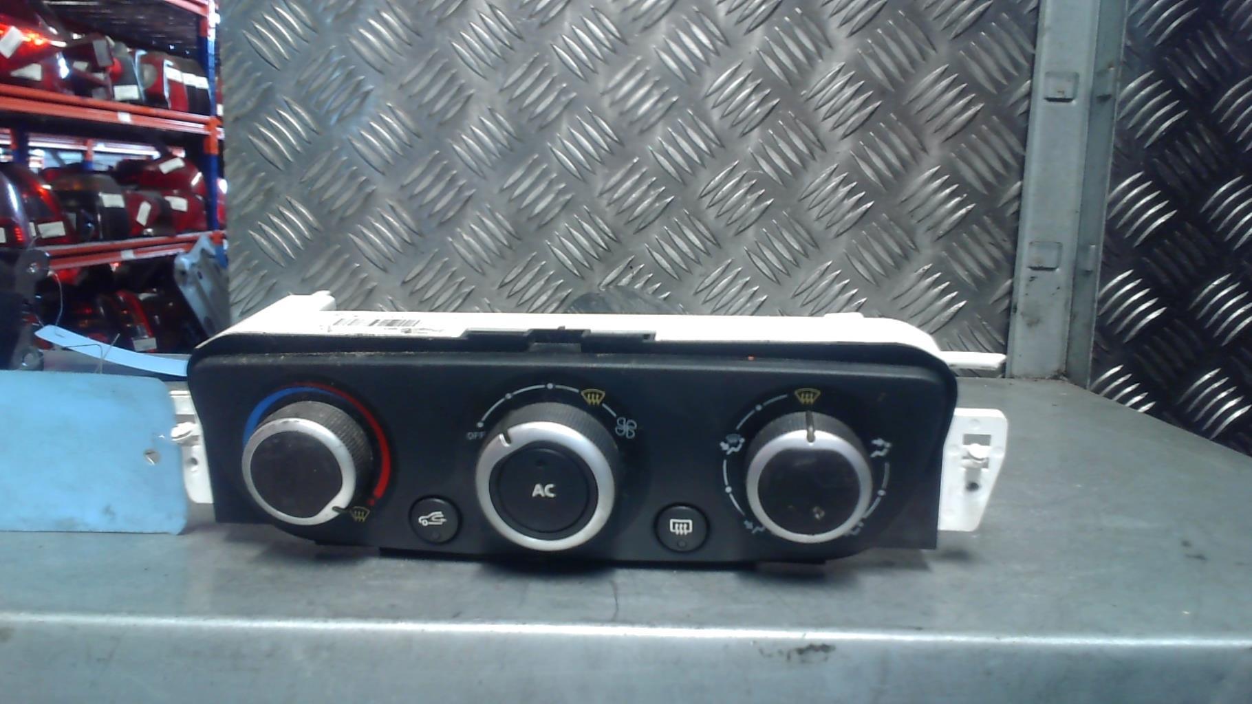 Commande chauffage RENAULT MEGANE 3 PHASE 1 Essence - 1