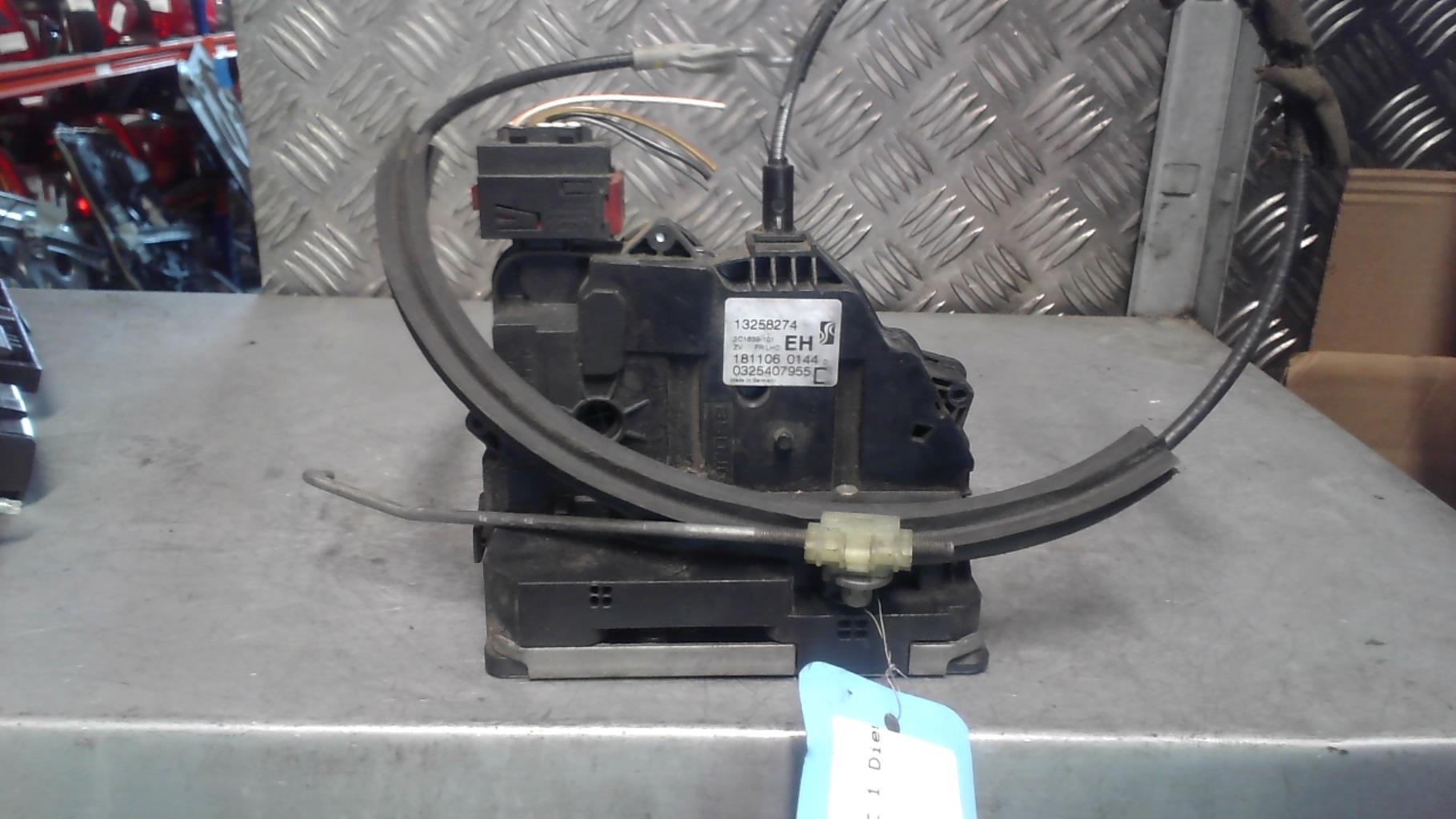 Serrure avant droit OPEL CORSA D PHASE 1 Diesel - 1
