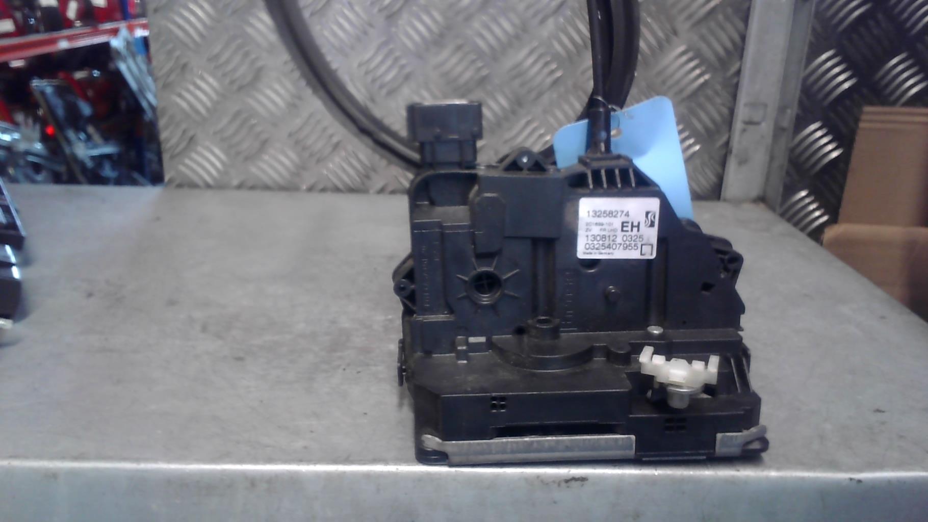 Serrure avant droit OPEL CORSA D PHASE 2 Diesel - 1