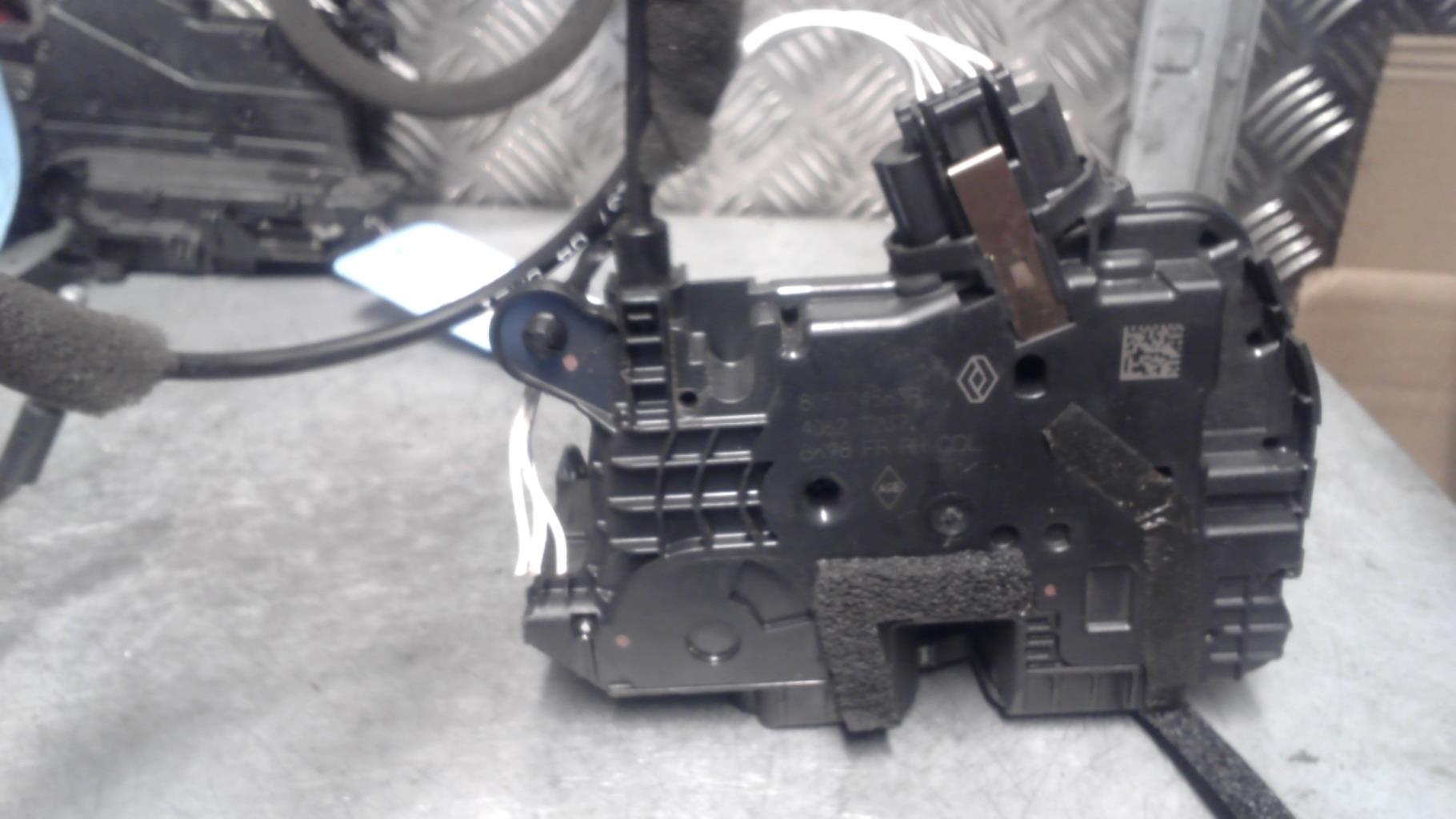 Serrure avant droit RENAULT CLIO 4 PHASE 1 BREAK Diesel - 1