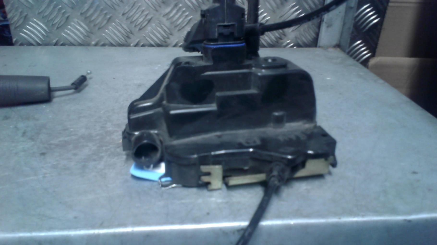 Serrure avant droit RENAULT LAGUNA 2 PHASE 2 Essence - 1
