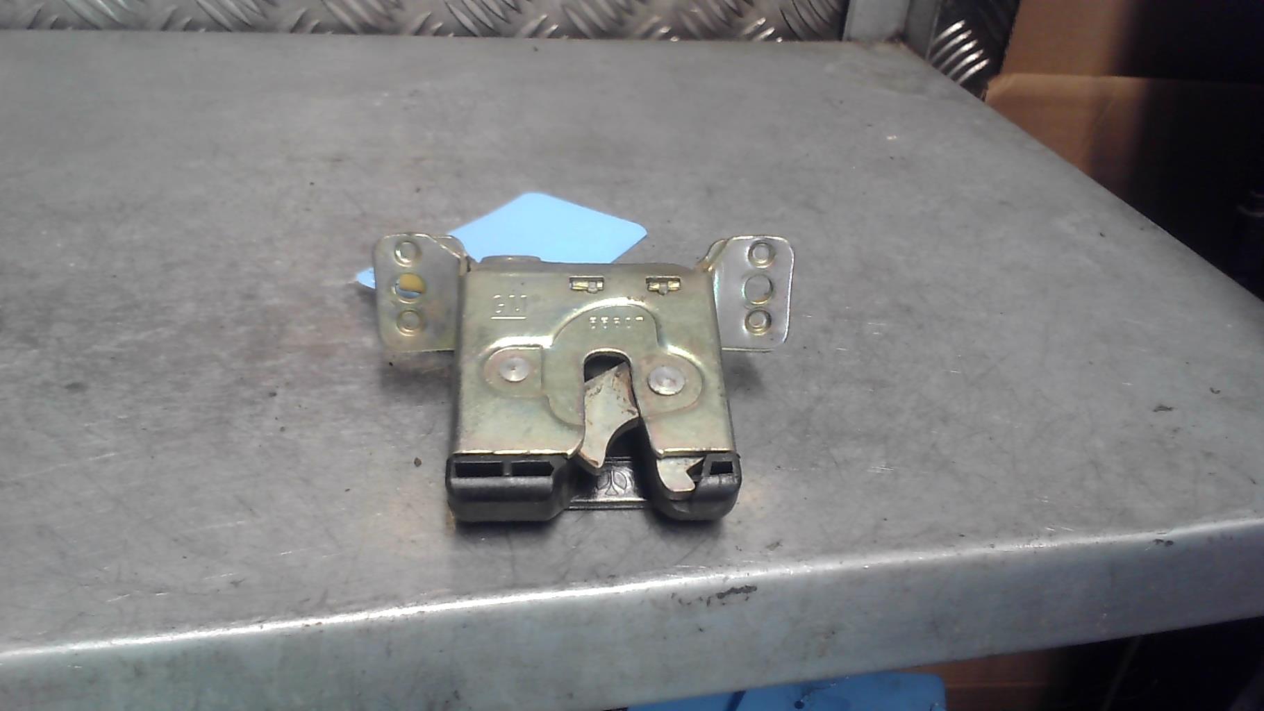 Serrure de coffre OPEL CORSA B  - 1