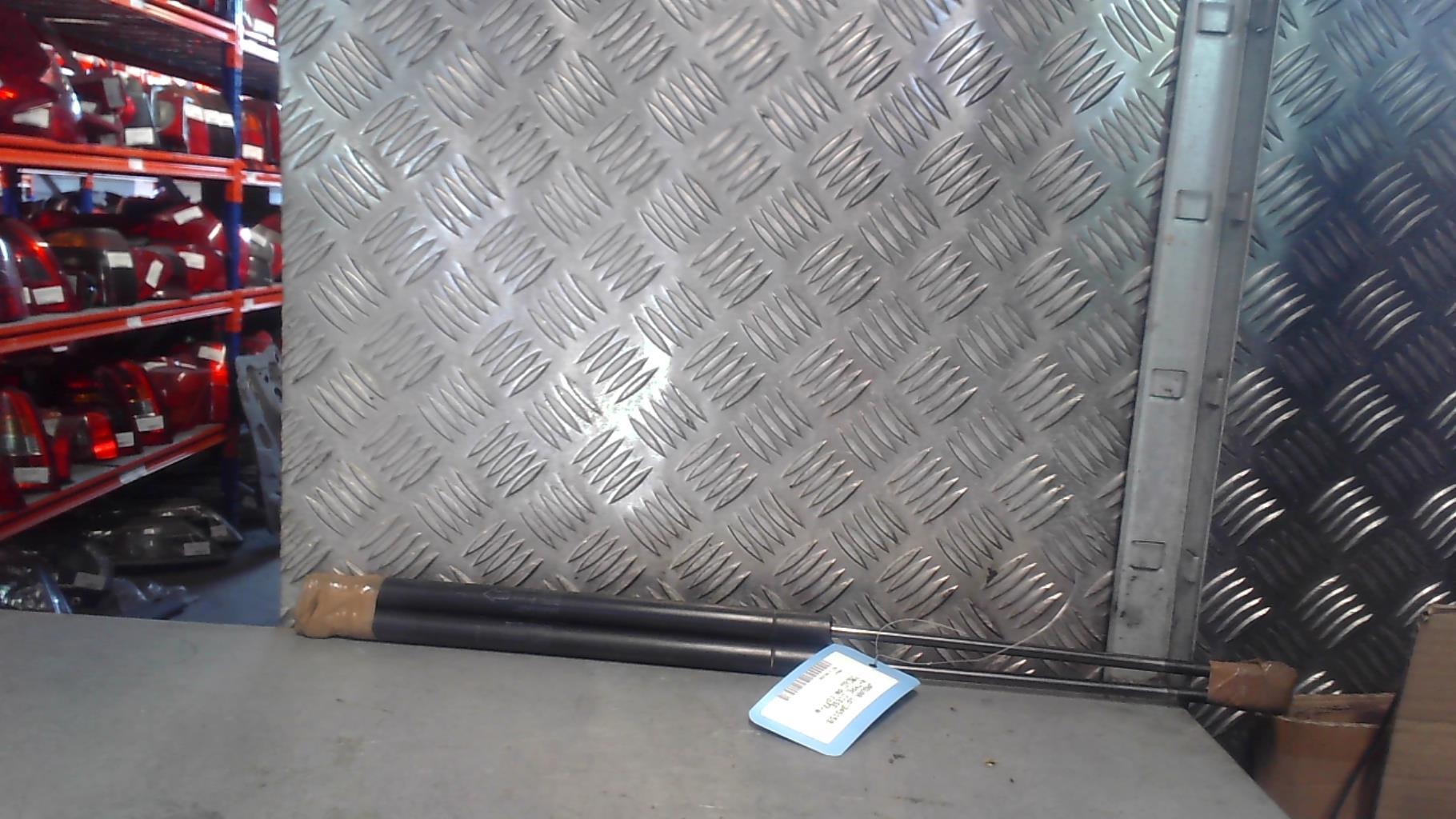 Verin de coffre JAGUAR X-TYPE PHASE 1 BREAK Diesel - 1