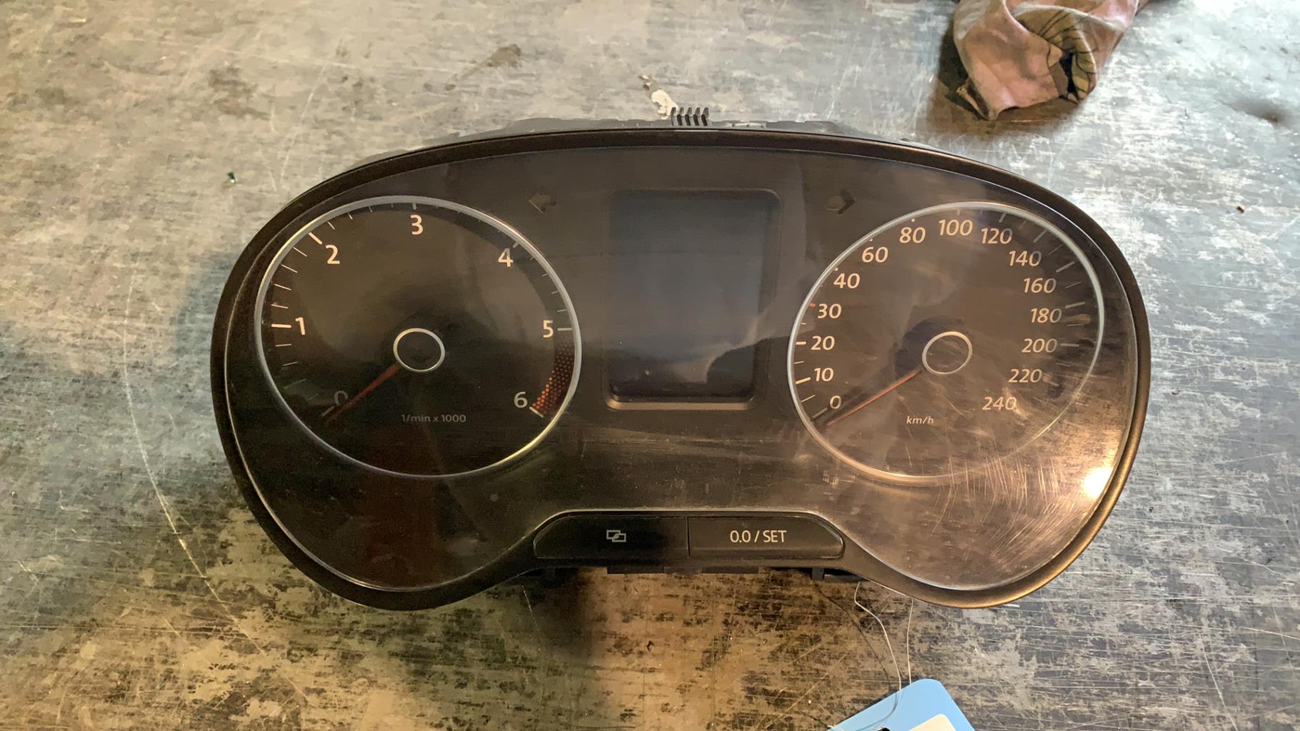Compteur VOLKSWAGEN POLO 5 PHASE 1 Diesel - 1