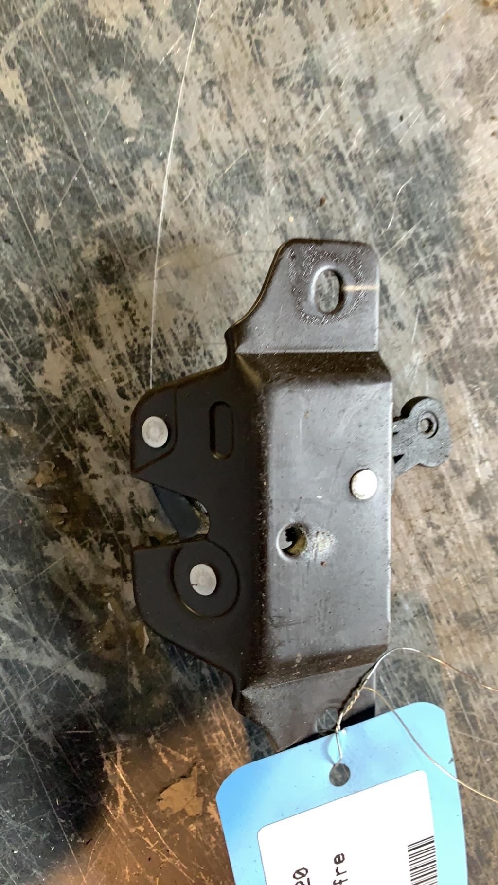 Serrure de coffre PEUGEOT 406 Essence - 1