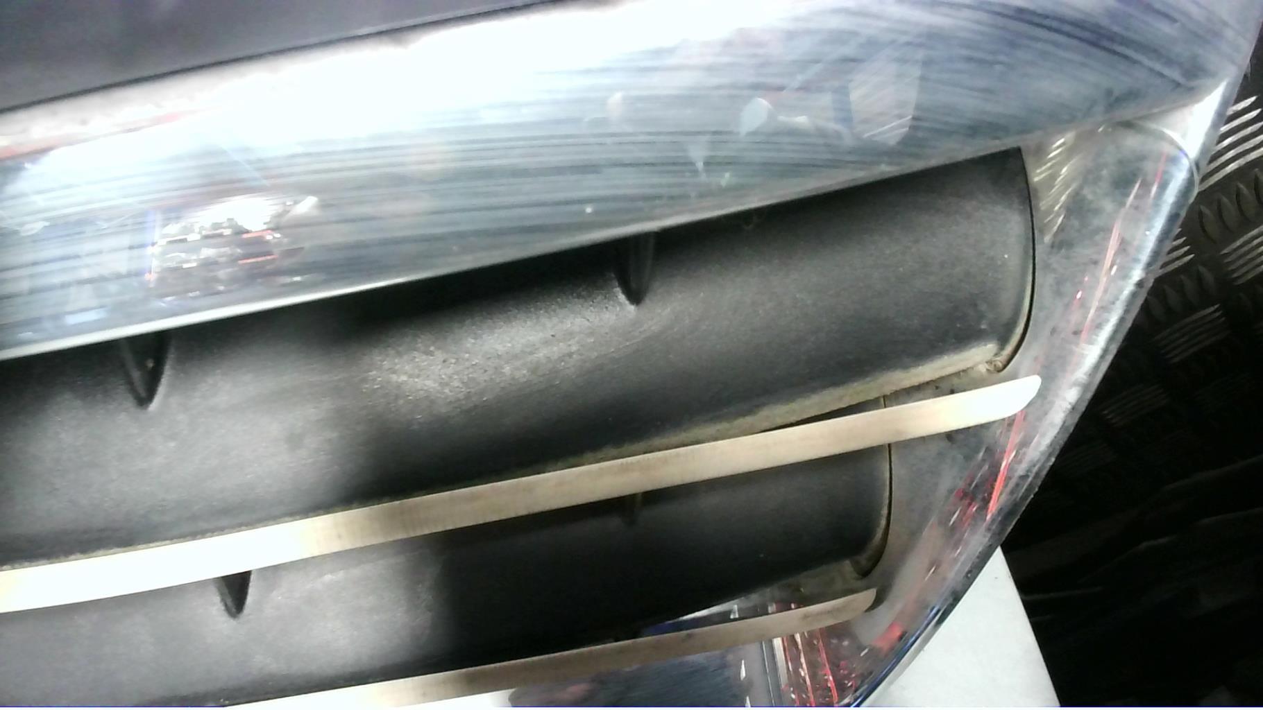 Calandre VOLKSWAGEN TOUAREG 1 Essence - 1