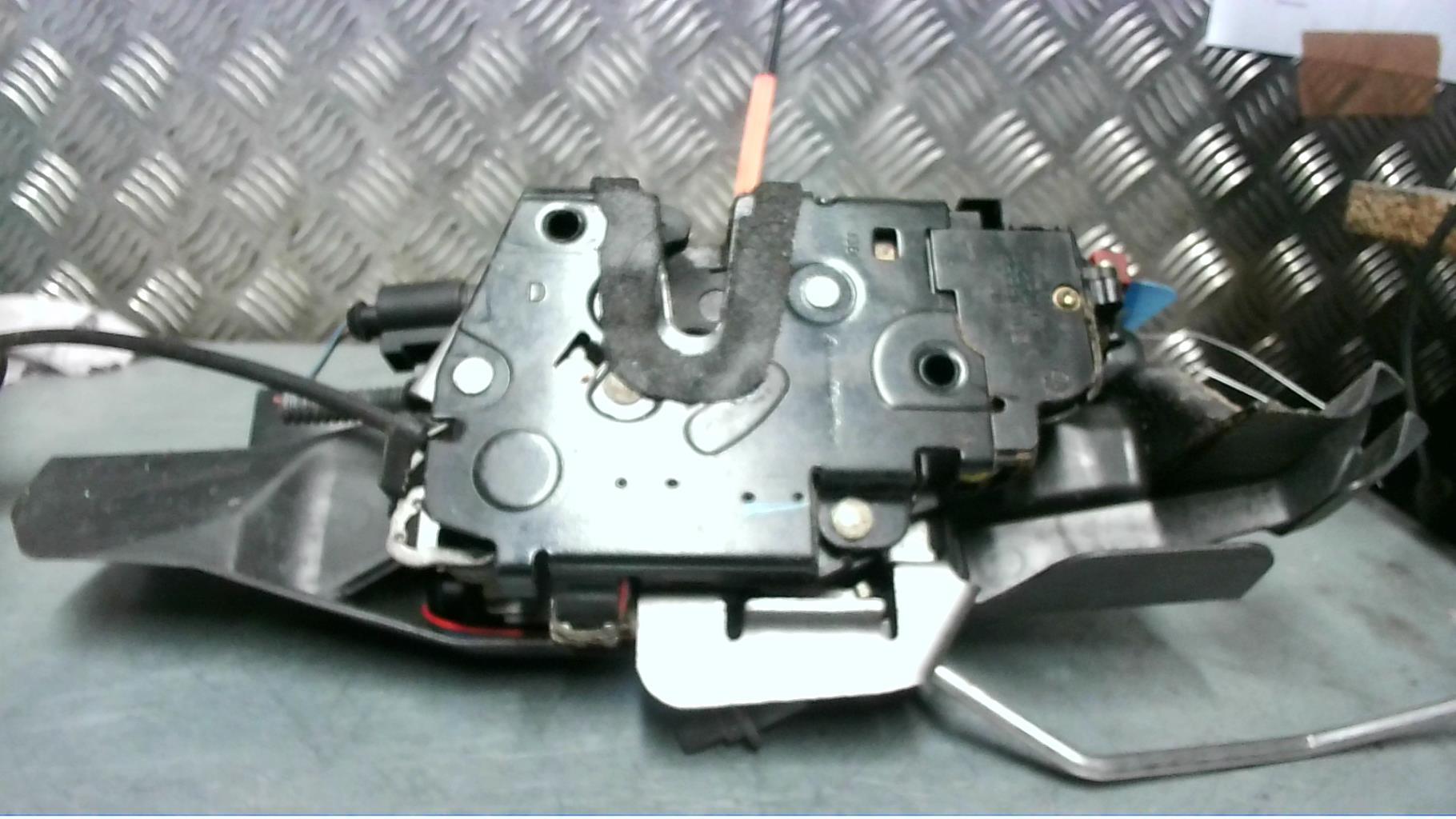 Serrure avant droit AUDI A8 1 Essence - 1