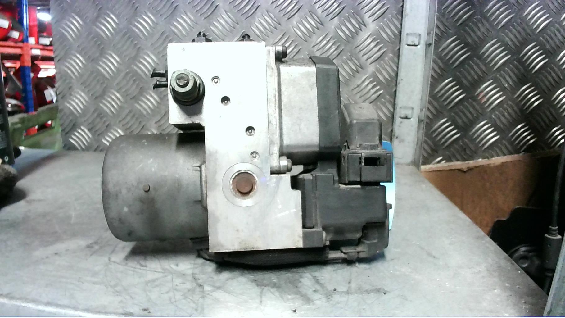 Bloc ABS (freins anti-blocage) AUDI A4 1 PHASE 2 Diesel - 1