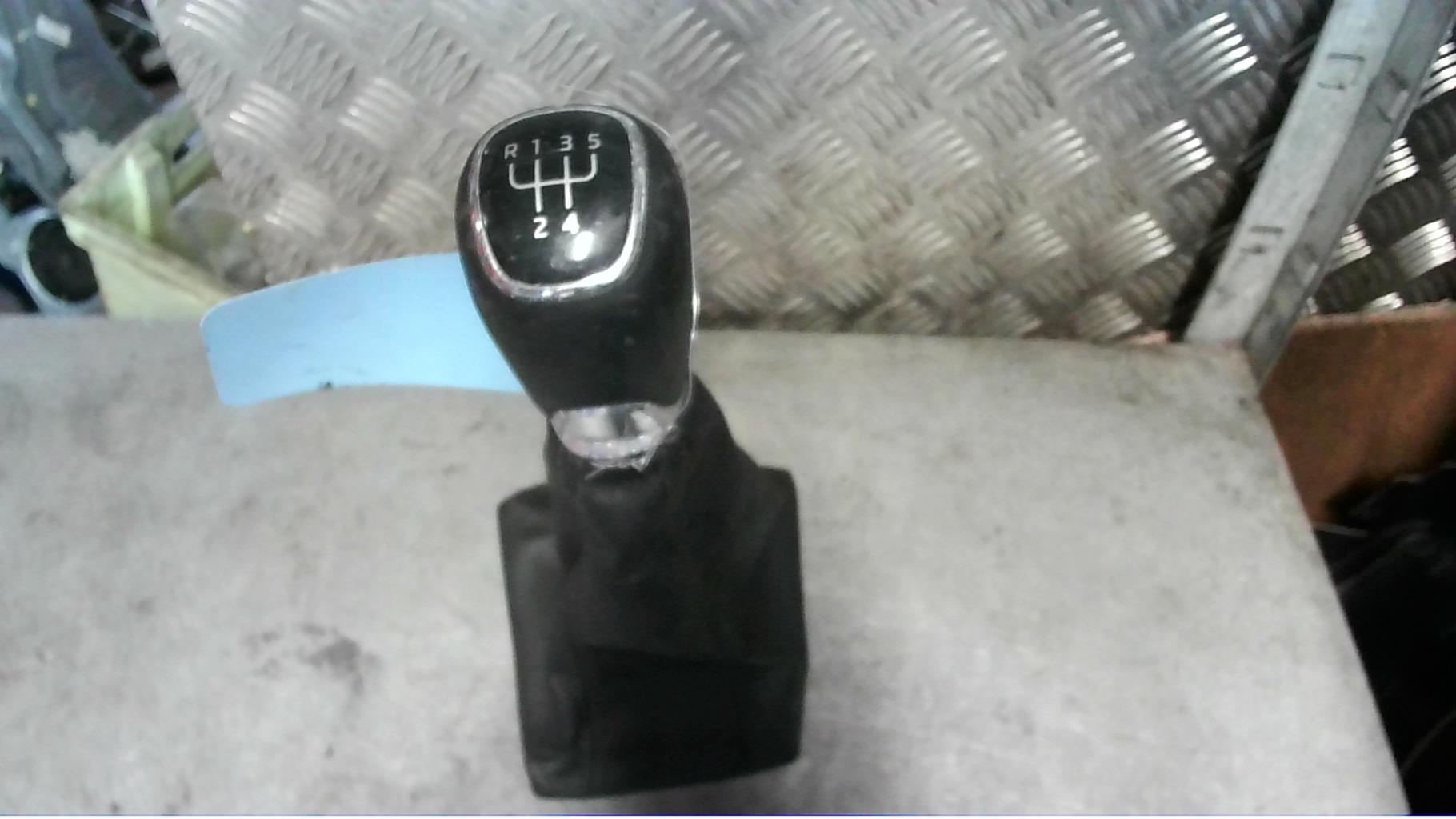 Pommeau de vitesses SKODA OCTAVIA 3 PHASE 1 BREAK Diesel - 1