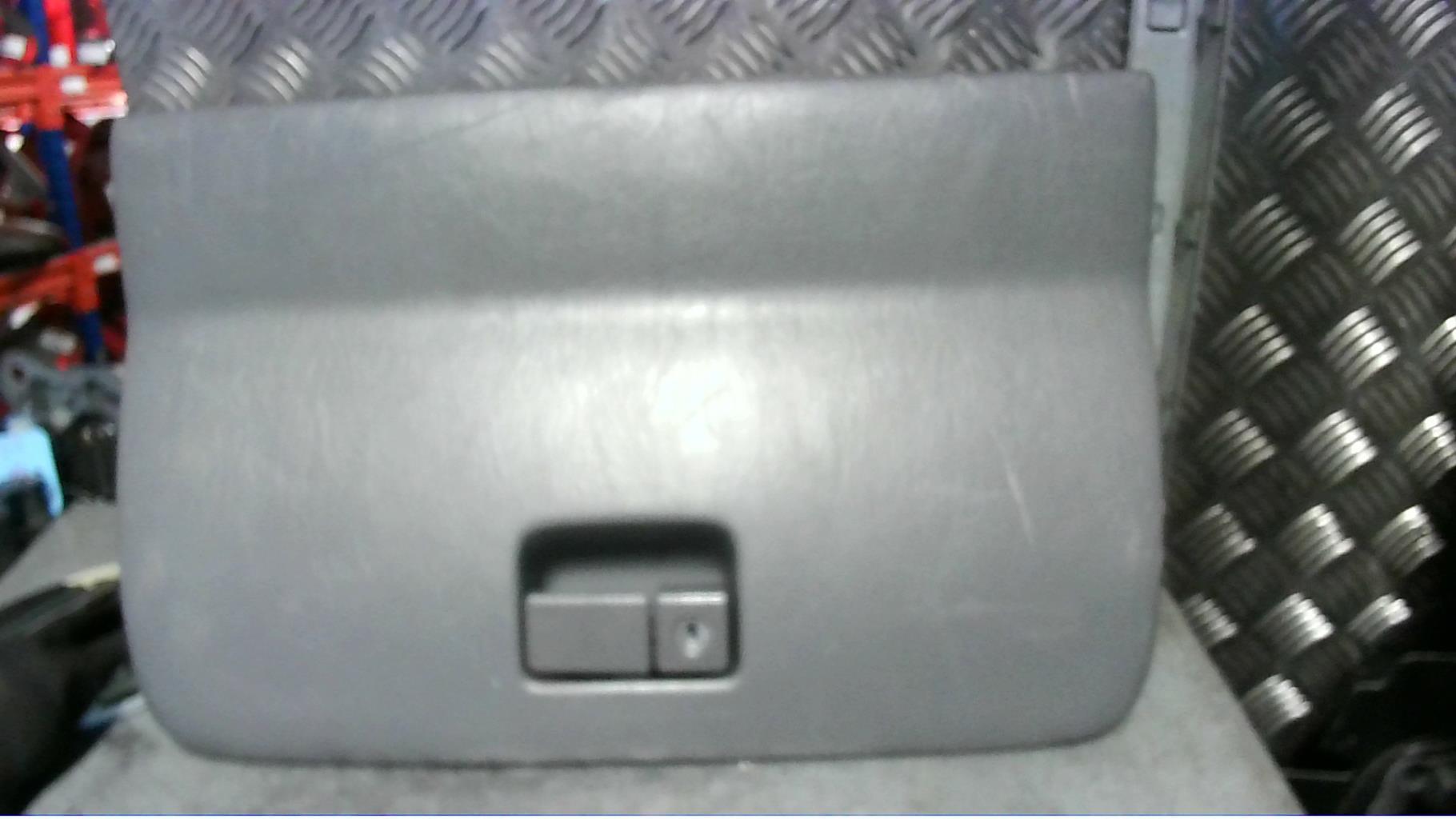 Boite a gants TOYOTA RAV4 2 PHASE 1 Essence - 1
