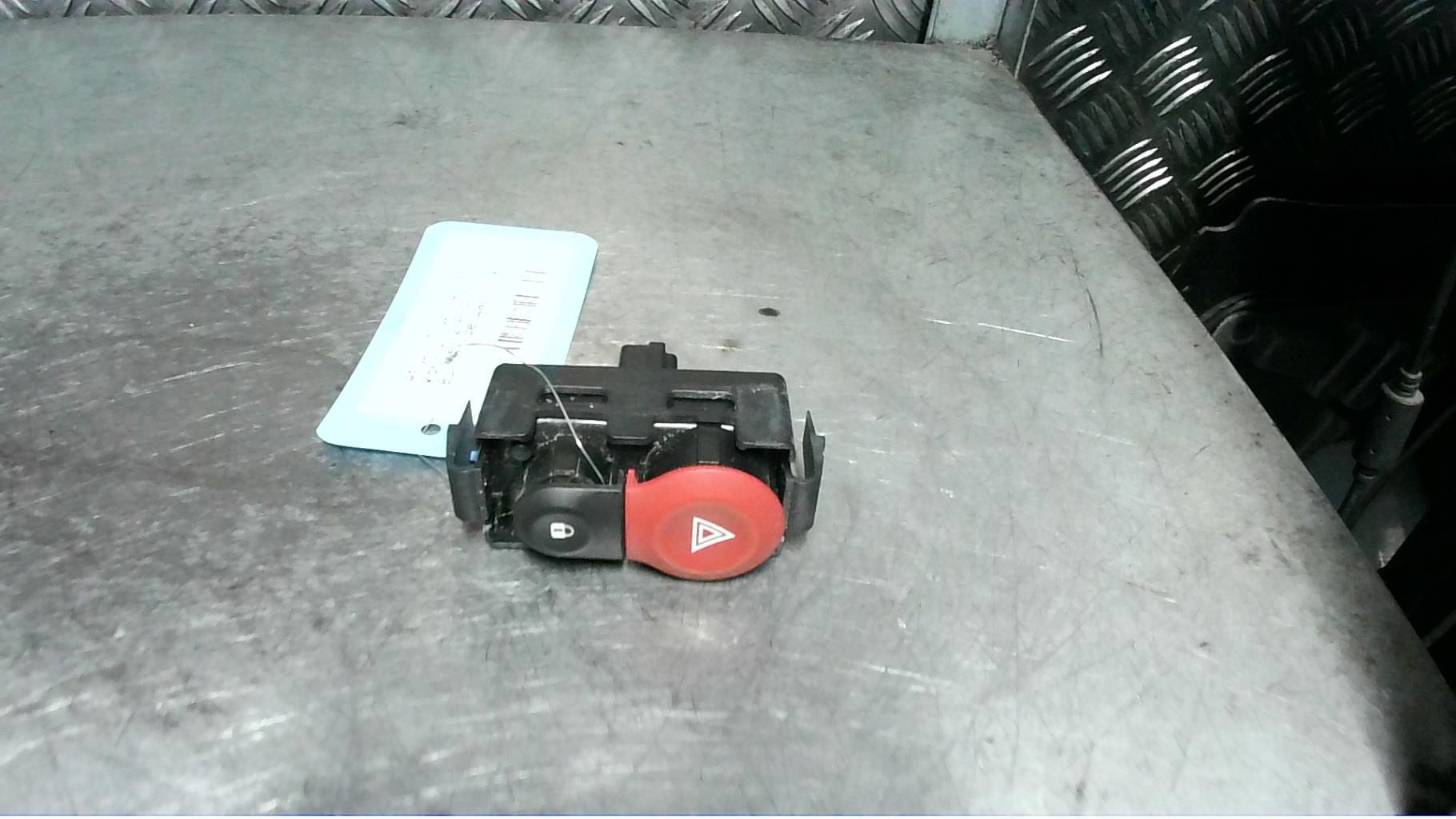 Bouton de warning RENAULT KANGOO 2 PHASE 1 Diesel - 1