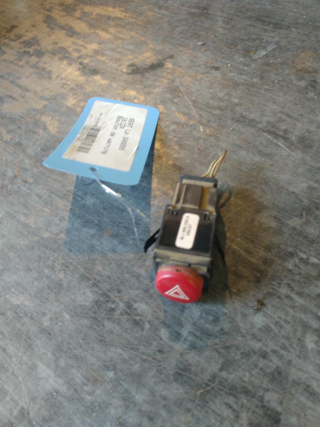 Bouton de warning SEAT IBIZA 3 PHASE 2 Diesel - 1