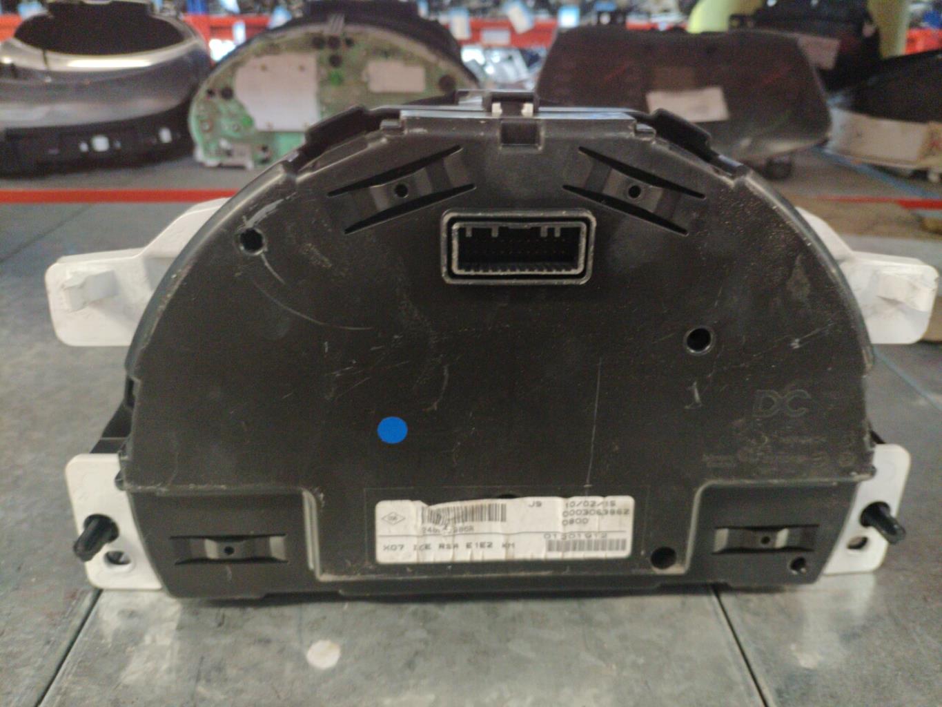 Compteur RENAULT TWINGO 3 PHASE 1 Essence - 1
