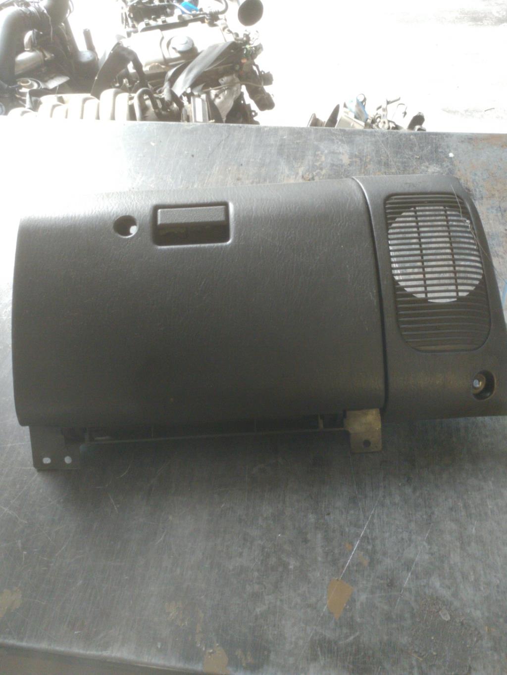 Boite a gants MITSUBISHI L 200 2 Diesel - 1