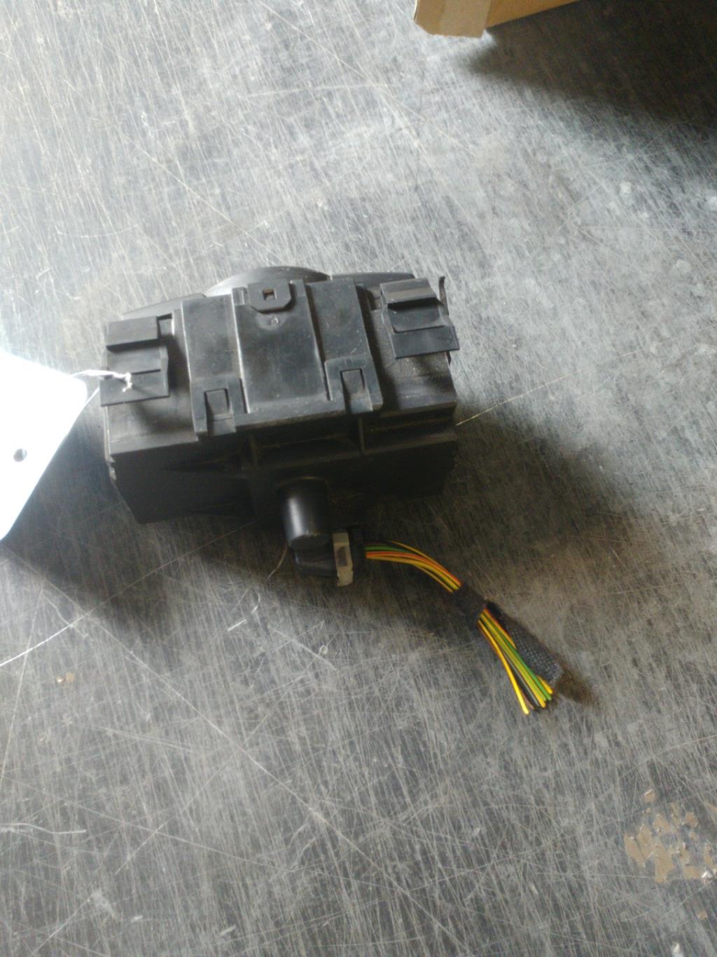Commande de phare BMW SERIE 1 E82  - 1
