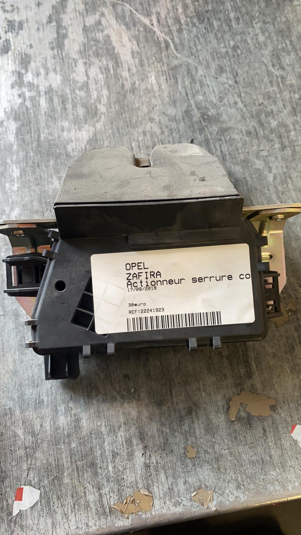 Serrure de coffre OPEL ZAFIRA A Essence - 1