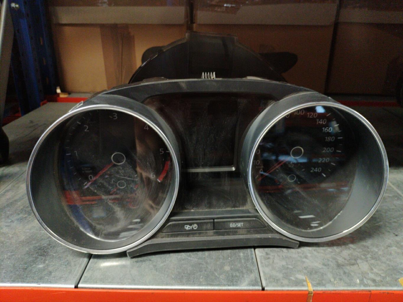 Compteur VOLKSWAGEN POLO 5 PHASE 2 Diesel - 1