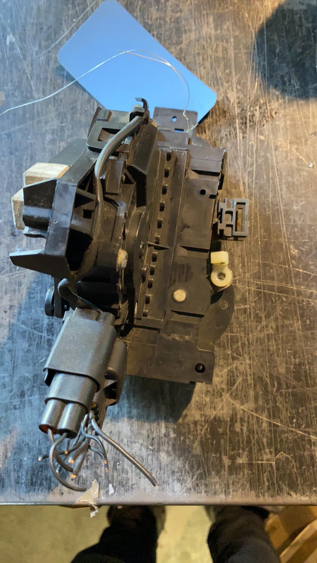 Serrure avant gauche JAGUAR X-TYPE PHASE 1 BREAK Diesel - 1
