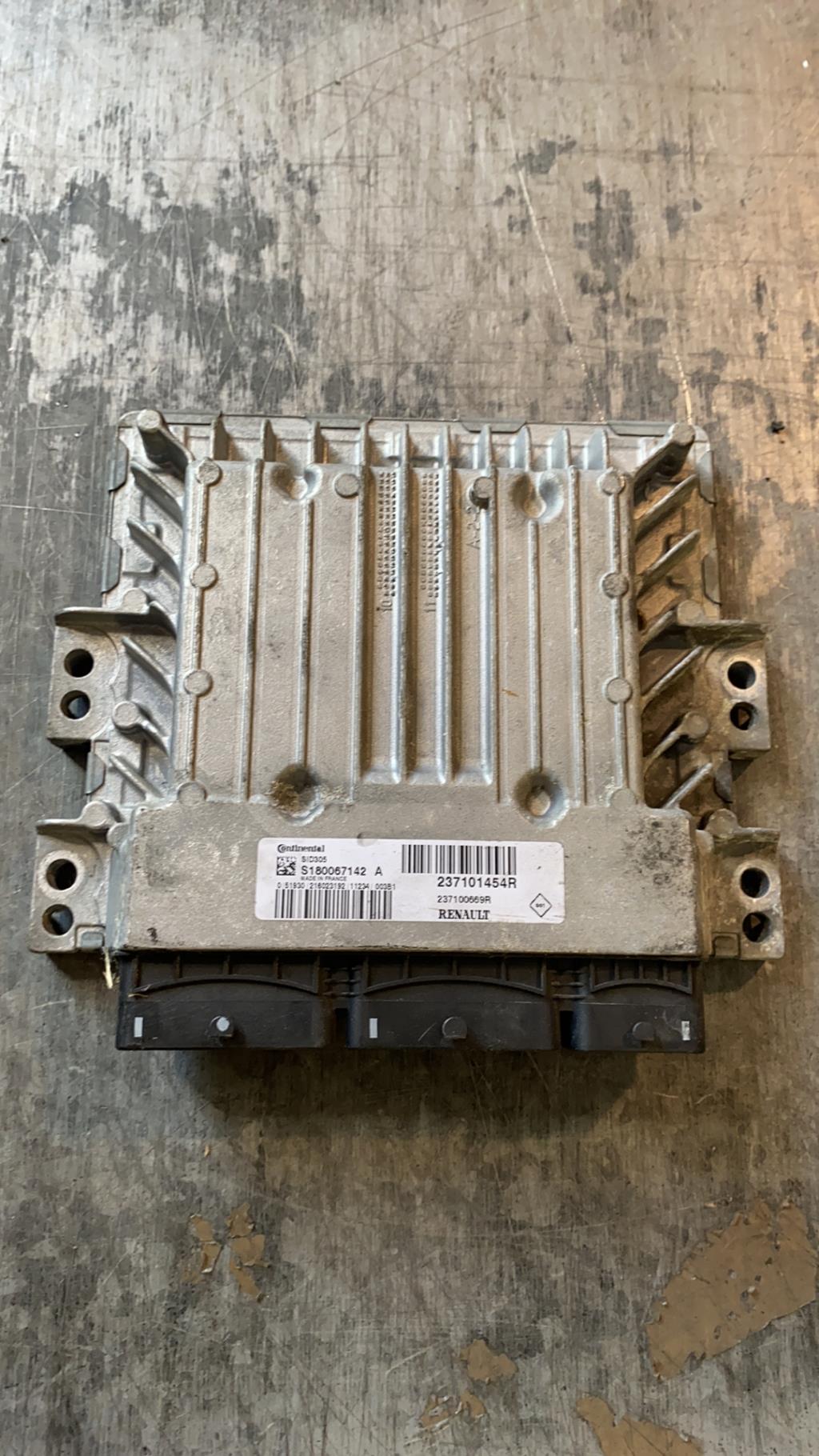 Calculateur RENAULT MEGANE 3 PHASE 1  - 1