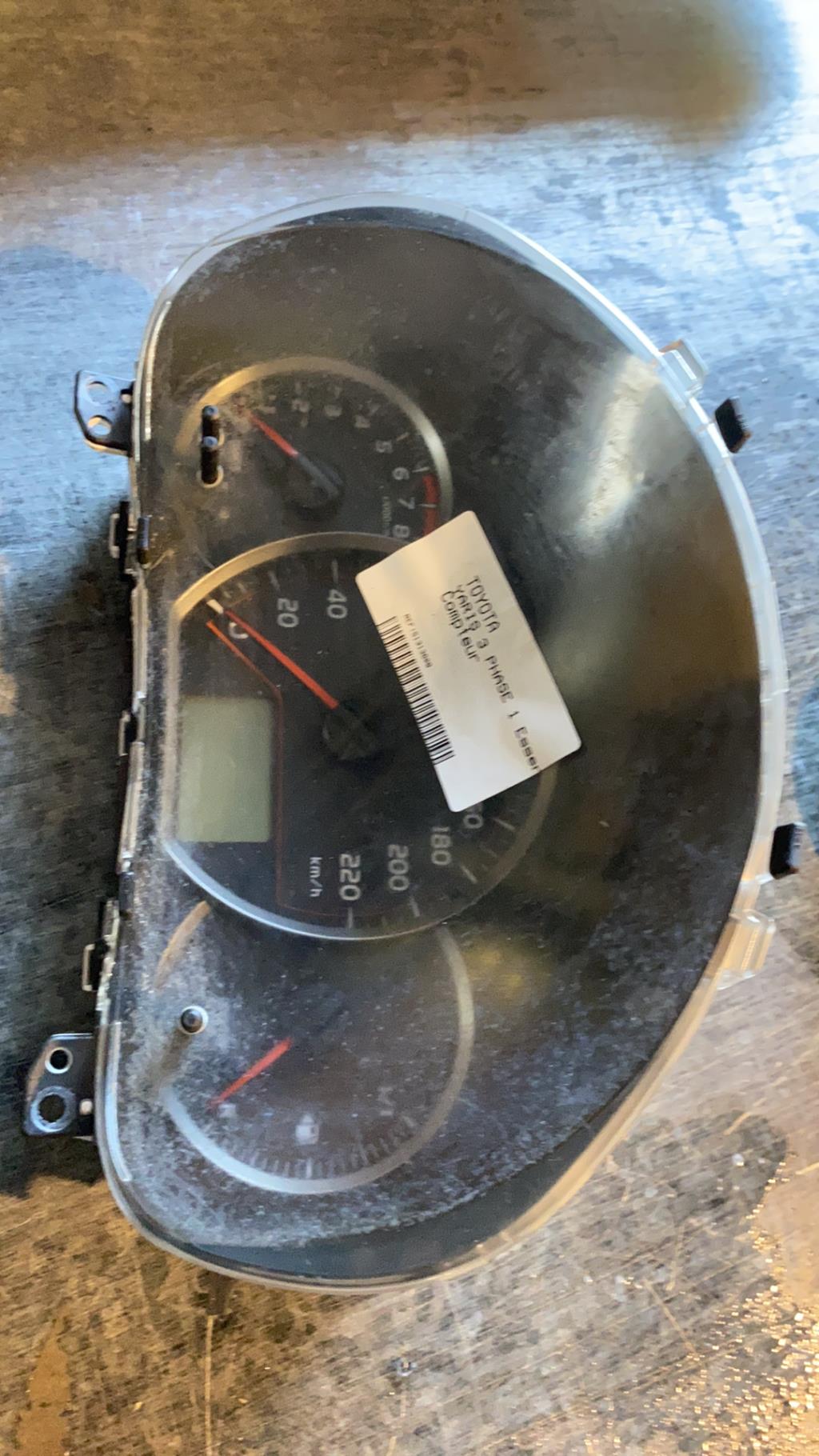 Compteur TOYOTA YARIS 3 PHASE 1 Essence - 1