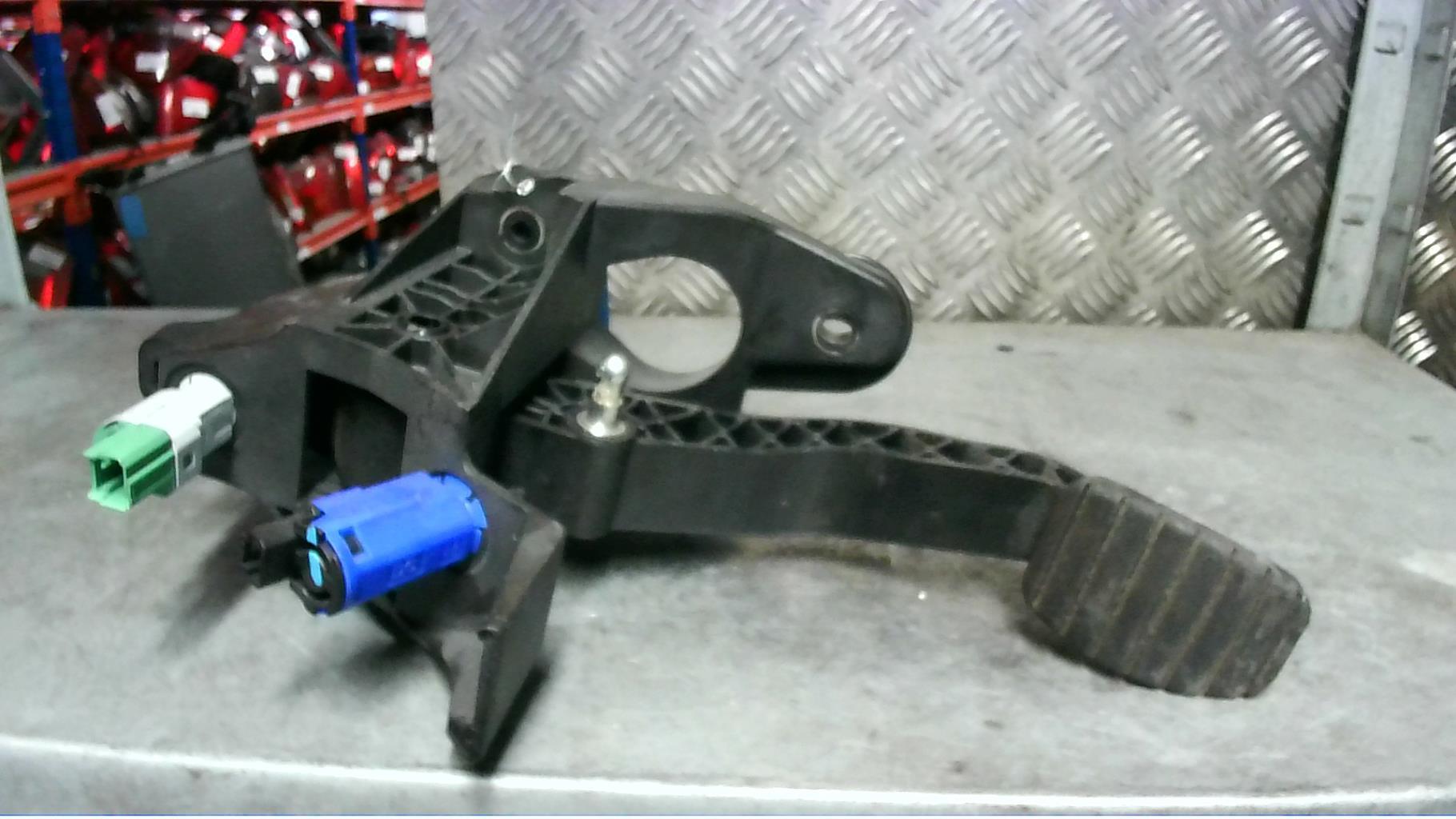 Pedale de frein RENAULT TWINGO 3 PHASE 1 Essence - 1