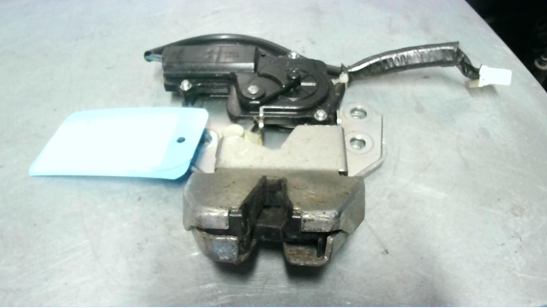 Serrure de coffre CHRYSLER 300C PHASE 1 BREAK Diesel - 1