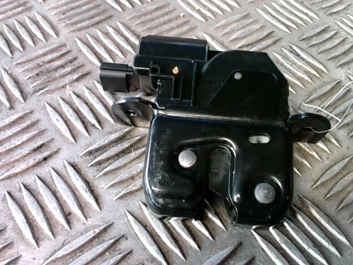 Serrure de coffre RENAULT CLIO 4 PHASE 1 BREAK Diesel - 1