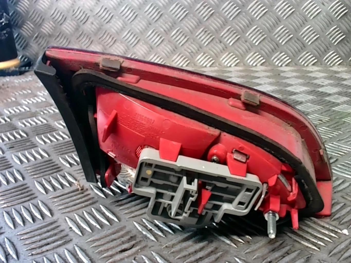 Feu arriere secondaire gauche (feux) AUDI A4 3 AVANT PHASE 1 BREAK Diesel - 1
