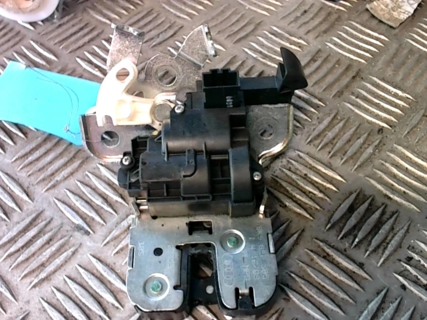 Serrure de coffre AUDI A4 3 AVANT PHASE 1 BREAK Diesel - 1