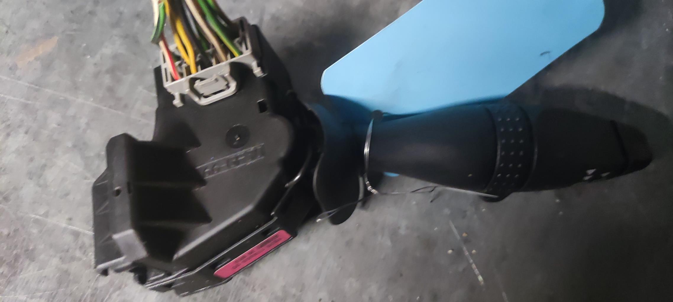 Commodo d'essuie glaces FORD FIESTA 5 PHASE 2  - 1