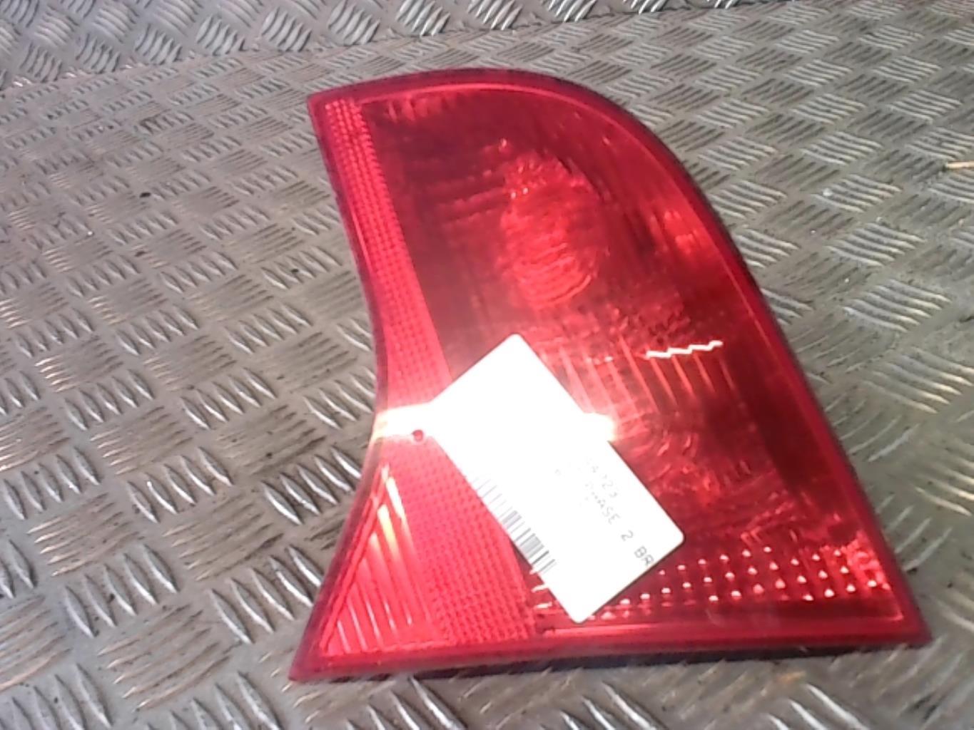 Feu arriere secondaire droit (feux) AUDI A4 2 AVANT PHASE 2 BREAK Diesel - 1