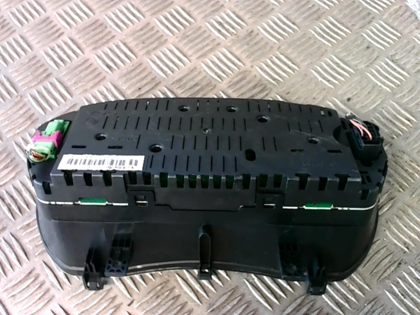 Compteur VOLKSWAGEN POLO 4 PHASE 2 Essence - 1