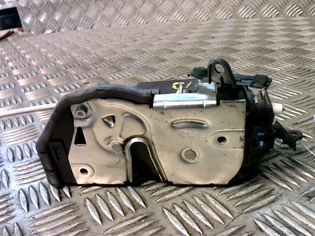 Serrure avant droit BMW SERIE 1 E88 CABRIO Diesel - 1